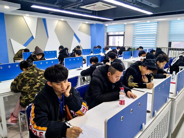 理實結合，新華學子展現<a href=http://njxh.cn target=_blank class=infotextkey>專業</a>電競風采