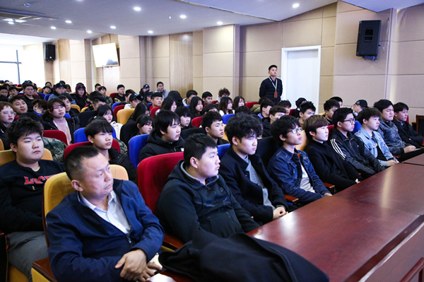 牛人大咖進校園—用<a href=http://njxh.cn target=_blank class=infotextkey>專業</a>講座助力南京新華新<a href=http://njxh.cn target=_blank class=infotextkey>專業</a>發布會