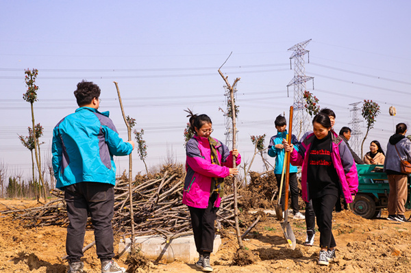 “攜手植樹，共創藍天”丨南京新華師生共筑新華育才林