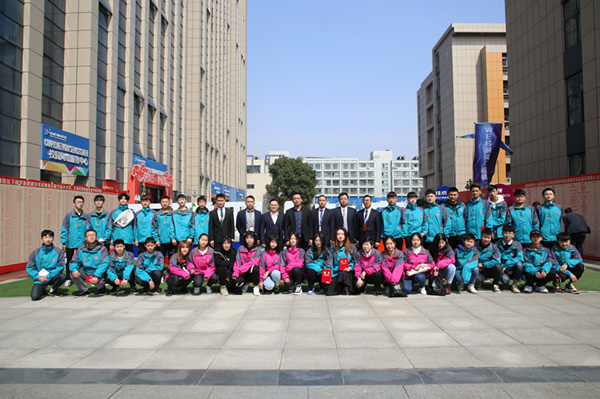 “聚力新華,賦能未來”—南京新華VR智能家居校企定制班開班儀式圓滿成功 “聚力新華,賦能未來”—南京新華VR智能家居校企定制班開班儀式圓滿成功