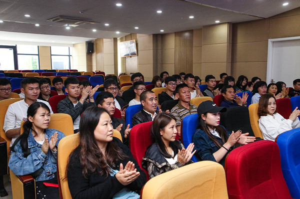 “家校互動，攜手共進”——2019級新生基礎階段課程結課答辯圓滿結束