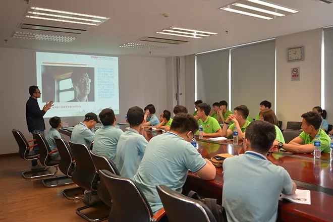 新華學子見證計算機發展歷程