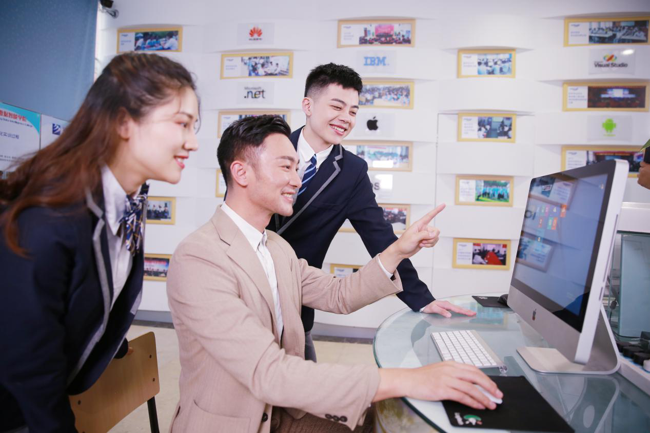 What？聽說新華云課堂能帶你走出傳統課堂，享受個性化學習！