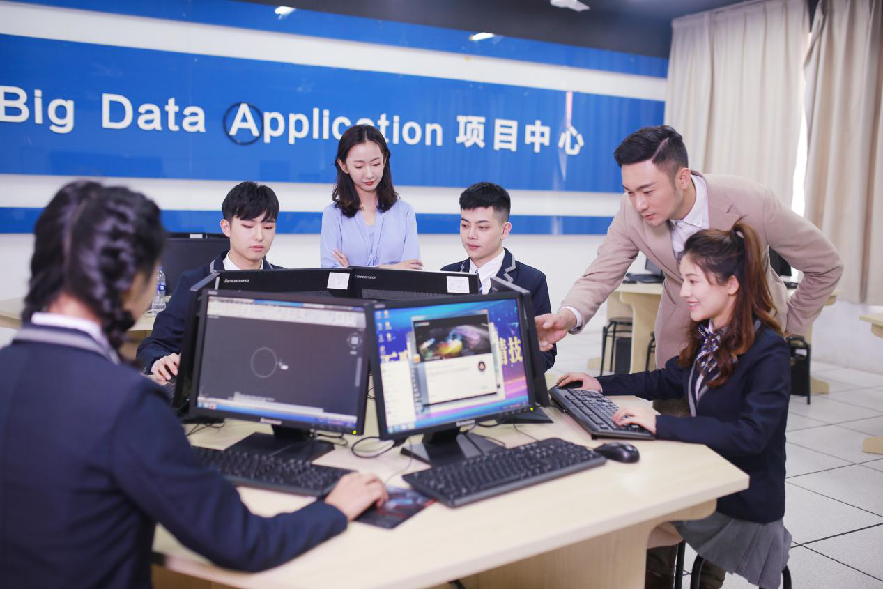 What？聽說新華云課堂能帶你走出傳統課堂，享受個性化學習！