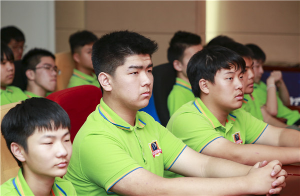 南京新華第二期新生青訓營之校紀校規教育：強校規，名紀律