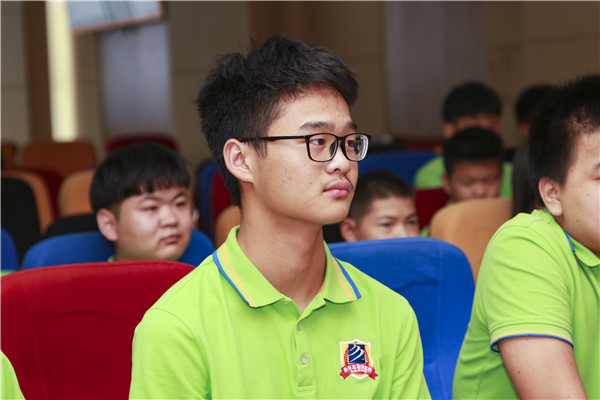 南京新華第二期新生青訓營之校紀校規教育：強校規，名紀律