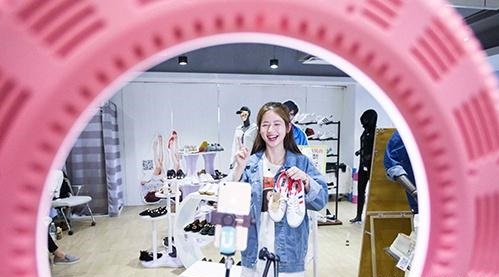 一場直播上億消費額，視頻電商引領新潮流