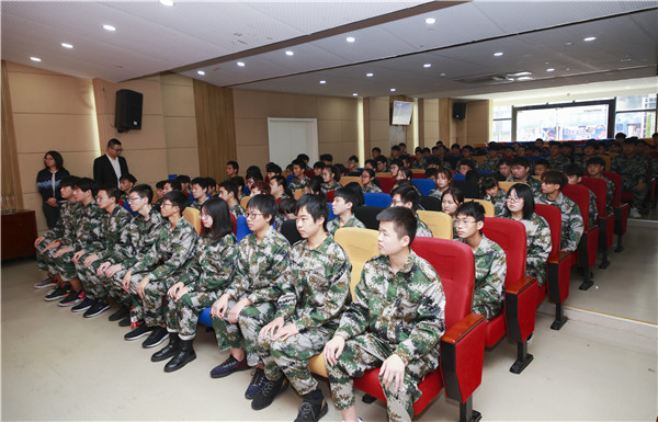 南京新華2019級新生職業素養拓展訓練正式開幕