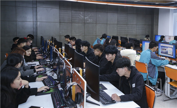 情系暖冬，感恩有你，南京新華愿與你一路同行！