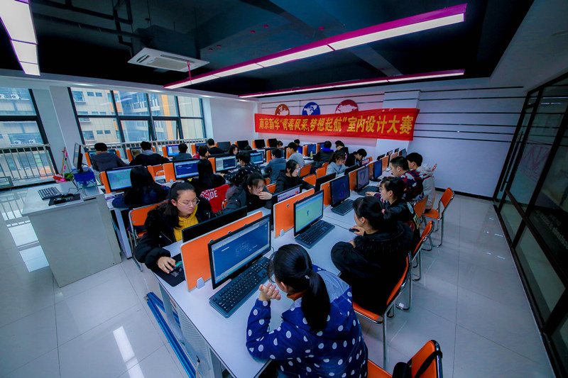 你看！他們代表學校去參加全國互聯網職業技能大賽了耶！