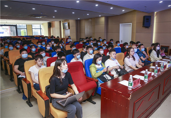 就業(yè)保障丨千企萬(wàn)崗進(jìn)校園，助力學(xué)子精準(zhǔn)就業(yè)！