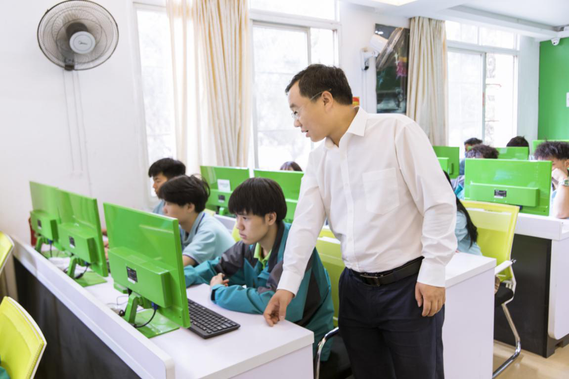 <a href=http://njxh.cn target=_blank class=infotextkey>專業</a>榜樣 | 砥礪前行 時代風向！