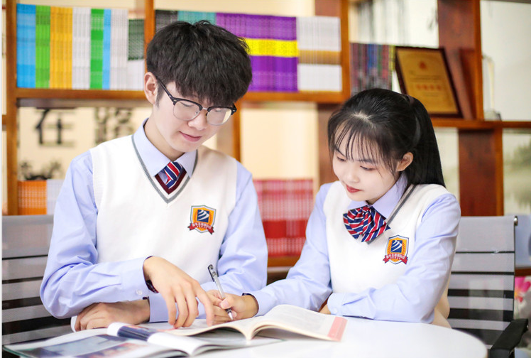 新華互聯網科技攜手名企，定向委培人才，讓學生好就業、就好業！