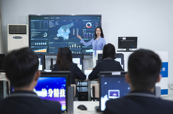 <a href=http://njxh.cn target=_blank class=infotextkey>高中</a>畢業學什么技術好