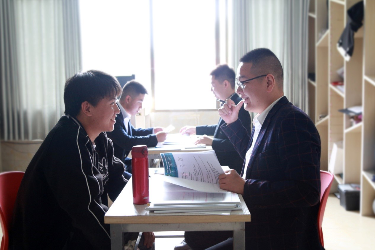 肩負職教強國重任，新華電腦學校升級“五項能力”培養互聯網高技能人才！