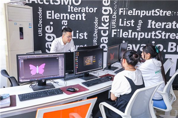 南京新華五一試學體驗周火爆開啟！