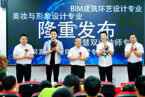 傳遞向上力量！新華電腦學(xué)校《老師來(lái)了》7月繼續(xù)開講！