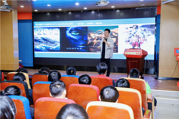 大咖進校園|“互聯網+”時代的設計人才需求