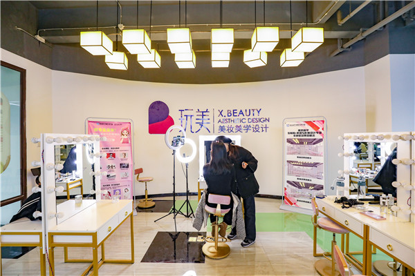 新課堂，迎接新成長|南新新華美妝新生參觀新教室