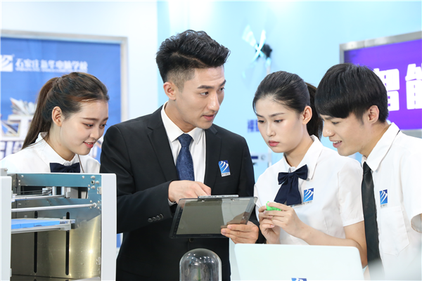 職教大品牌新華電腦教育“洞察職教，預見未來”