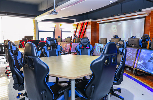 競青春，逐夢想|南京新華電競開放日燃情開戰