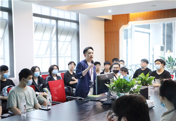 互聯網之旅|南京新華赴唯晶科技參觀活動圓滿落幕