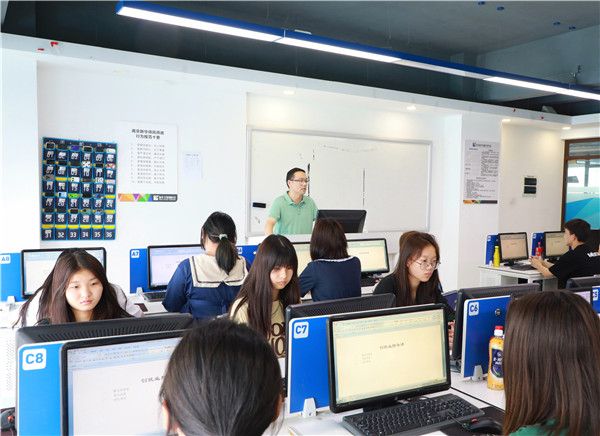 南京新華開展就業指導課教研活動