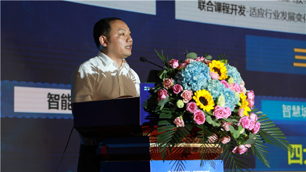 創新啟智 校企融通｜新華互聯網科技數智技能培優工程暨新<a href=http://njxh.cn target=_blank class=infotextkey>專業</a>發布會盛大啟幕