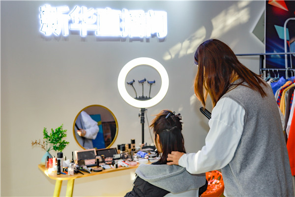 <a href=http://njxh.cn target=_blank class=infotextkey>專業</a>介紹|用互聯網的方式打開美妝與形象設計