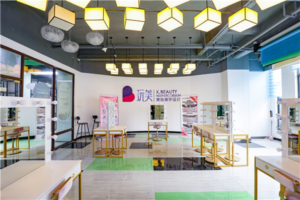 <a href=http://njxh.cn target=_blank class=infotextkey>專業</a>介紹|用互聯網的方式打開美妝與形象設計