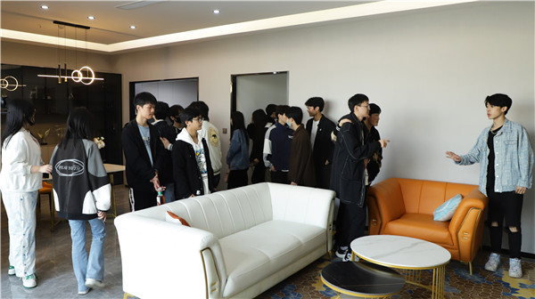 互聯網體驗之旅|南京新華赴交換空間參觀活動圓滿落幕