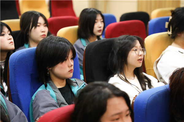 家?；?共促成長|南京新華《商業美工后期實訓》課程結課答辯順利結束