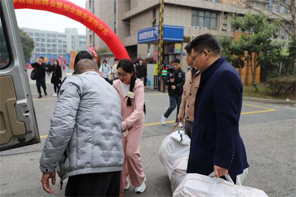 歡送我校VR智能建筑裝飾設計師<a href=http://njxh.cn target=_blank class=infotextkey>專業</a>優秀學子赴杭州布萊斯格家居有限公司工作