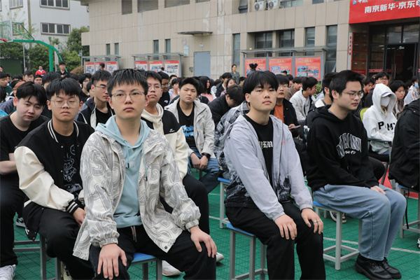 南京新華開展“防治校園霸凌，守護平安校園”主題講座