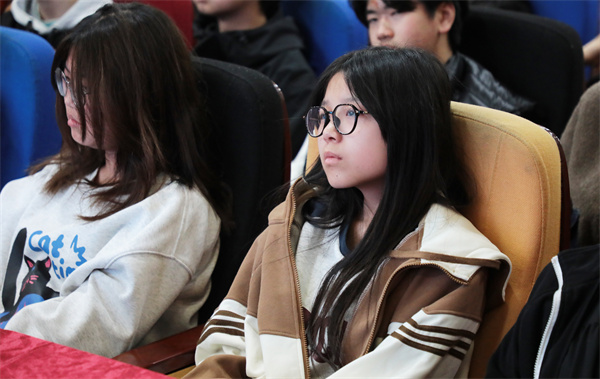 創(chuàng)新引領(lǐng)未來——智能時代設(shè)計(jì)師發(fā)展之路講座圓滿舉行