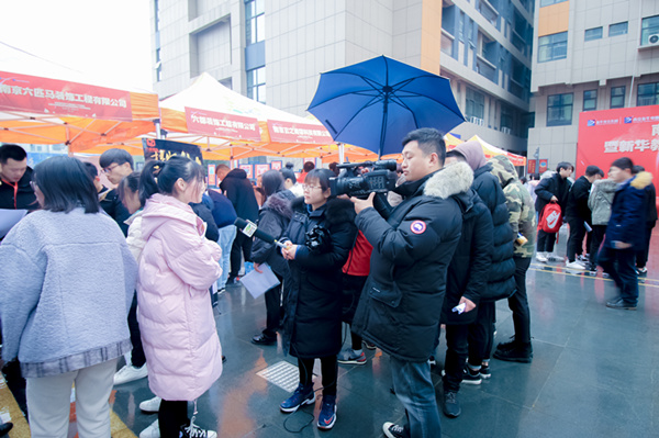 南京新華校園人才交流會，引眾多媒體聚焦關注