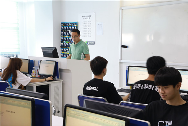 南京新華開展就業指導課教研活動