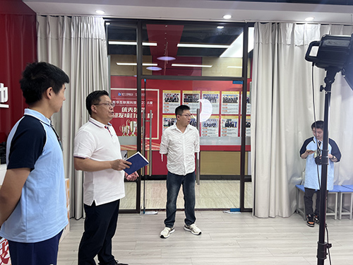 企業(yè)進(jìn)校園，真實(shí)電商直播項(xiàng)目