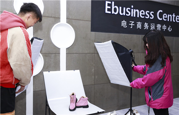 初中畢業可以學電商么？好學么？