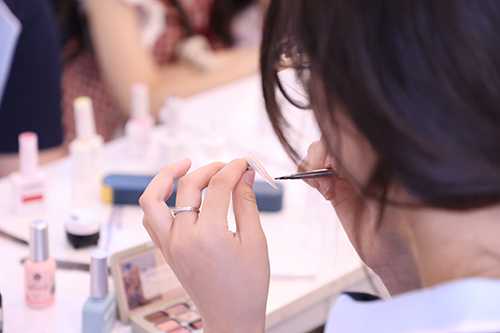 初中畢業女孩子學什么有前途？