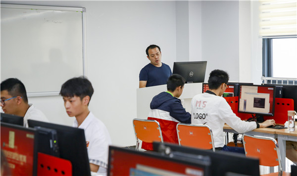 初中畢業上職業學校好么？