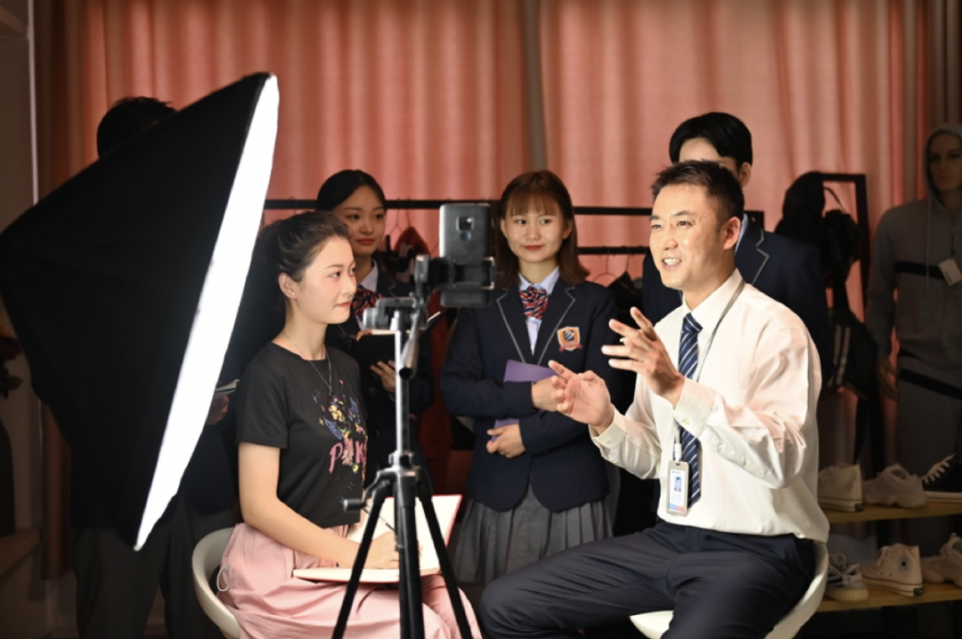 【媒體關注】專注影視人才培養 新華電腦教育詮釋職教實力