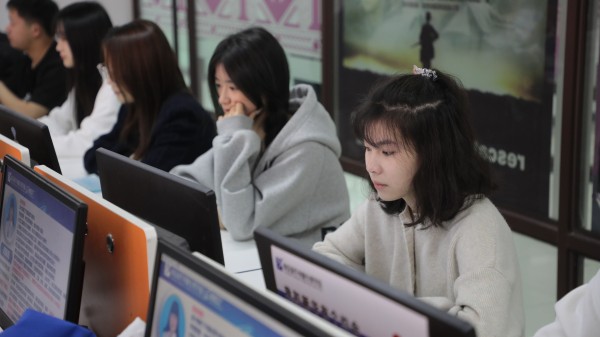 數控銑技術助力河南小伙年薪35萬，南京新華電腦詮釋技能教育新價值