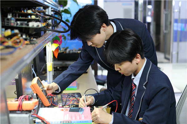 波士頓動力Atlas展示強(qiáng)化學(xué)習(xí)新成果，工業(yè)機(jī)器人行業(yè)未來前景廣闊