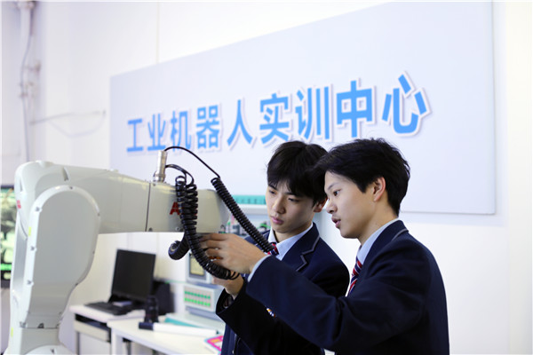 智能制造揚帆起航——透視行業浪潮與南京新華人才培養新機遇