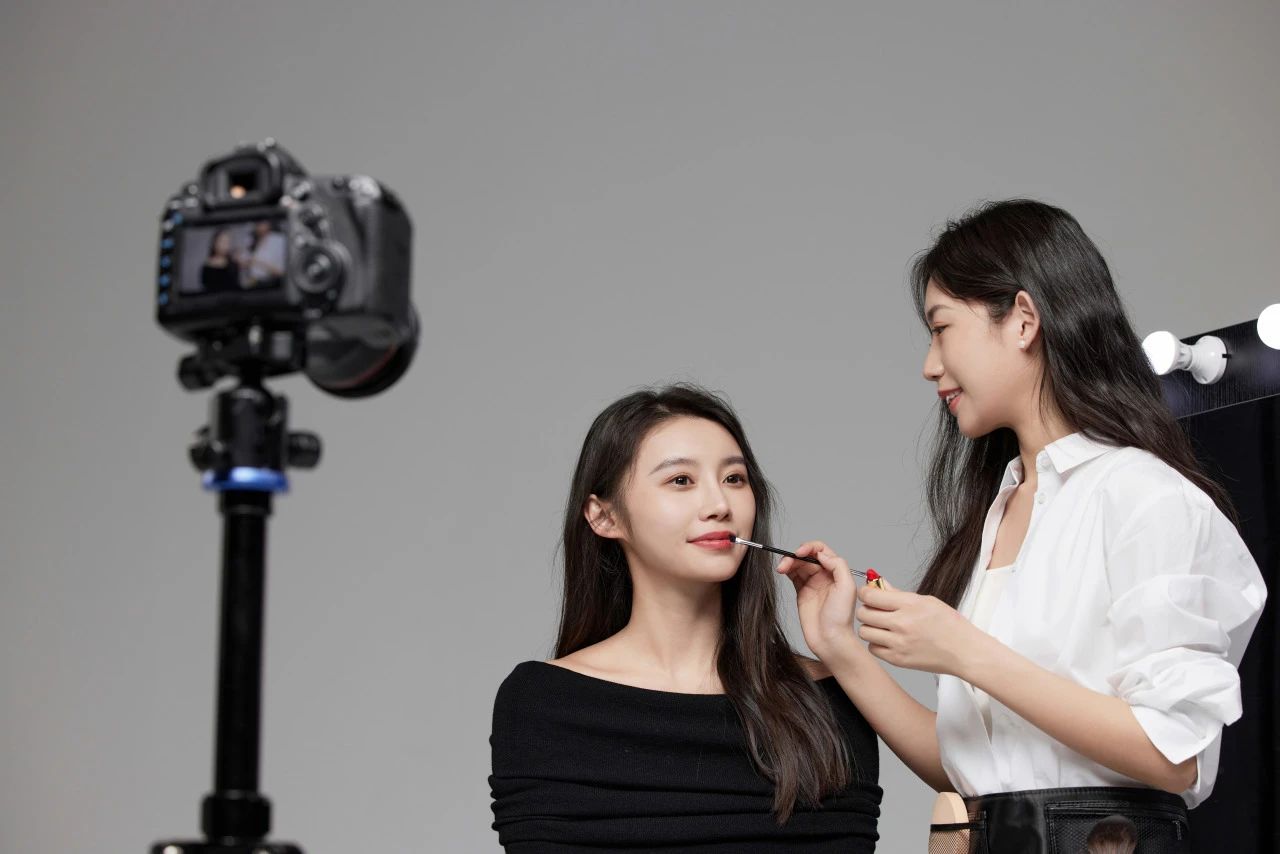 彩妝行業(yè)復(fù)蘇背后，