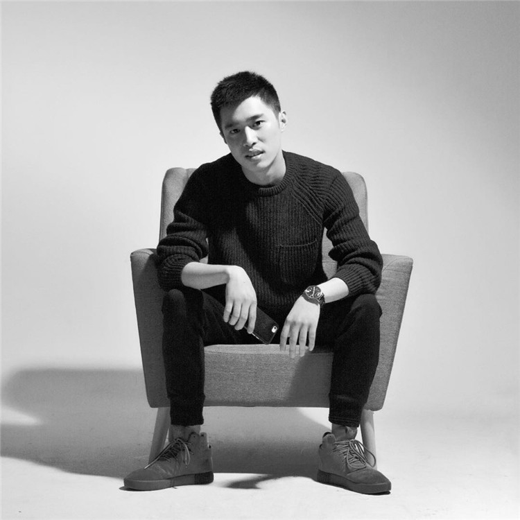 【讓蝴蝶飛過滄?！坎┞動谛氯A，耀眼于藍天